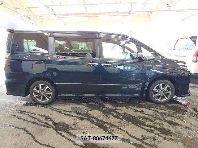 Toyota VOXY 2018-10 370391-15