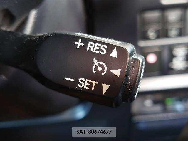 Toyota VOXY 2018-10 370391-4