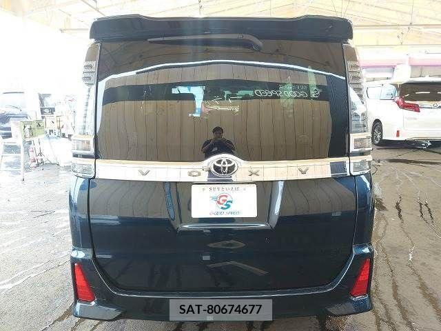 Toyota VOXY 2018-10 370391-13