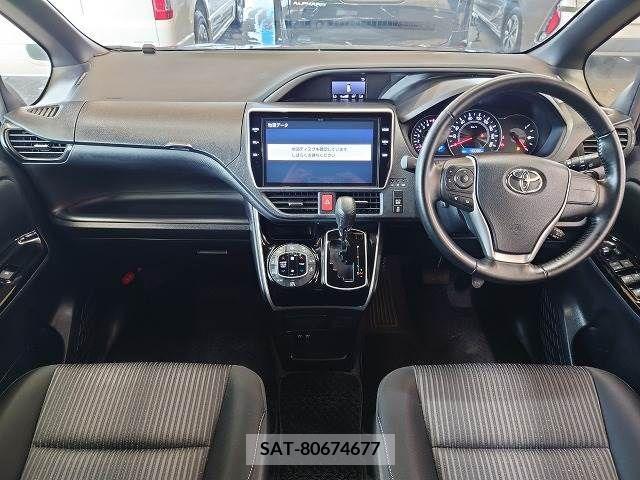 Toyota VOXY 2018-10 370391-1