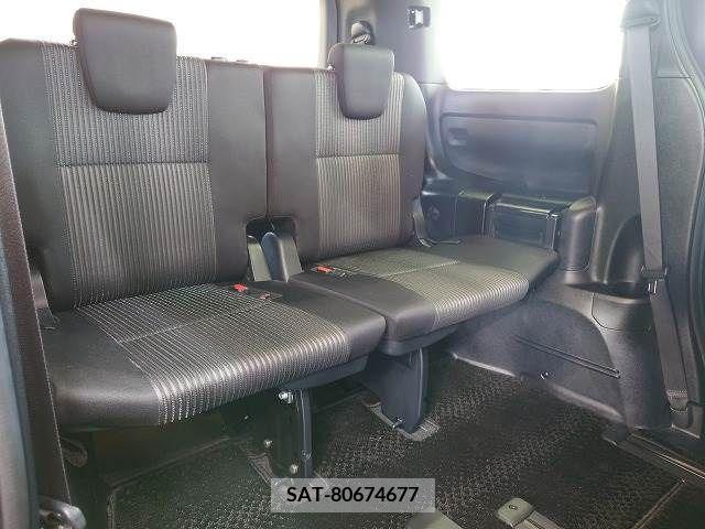Toyota VOXY 2018-10 370391-10