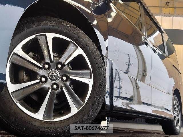 Toyota VOXY 2018-10 370391-19
