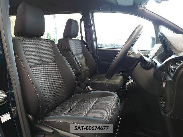 Toyota VOXY 2018-10 370391-8