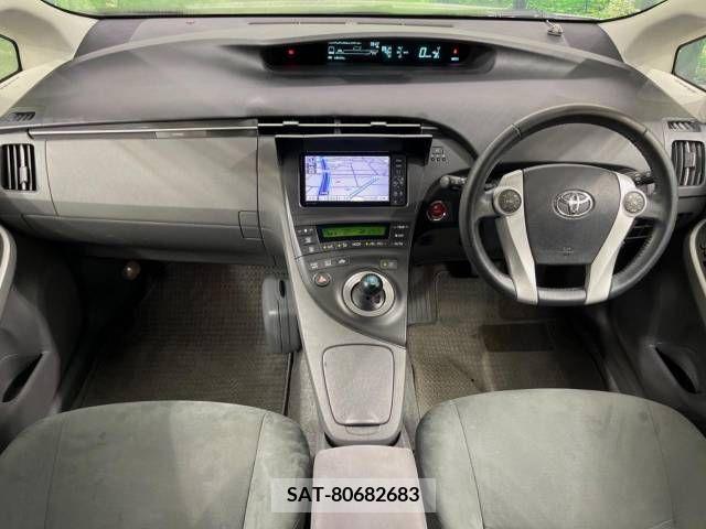 Toyota PRIUS 2011-07 328570-1