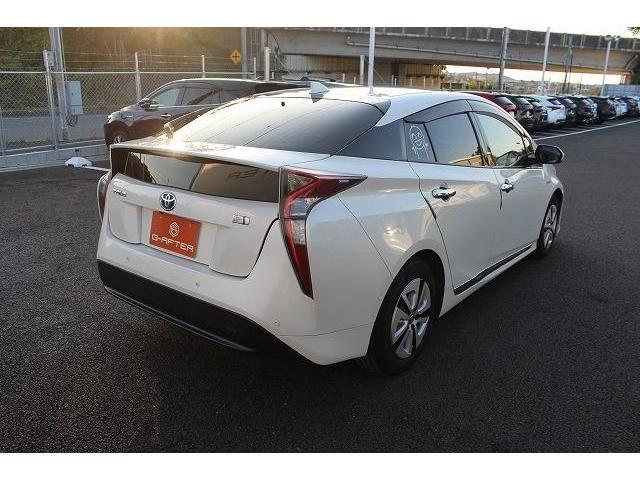 Toyota PRIUS 2016-03 193135-7
