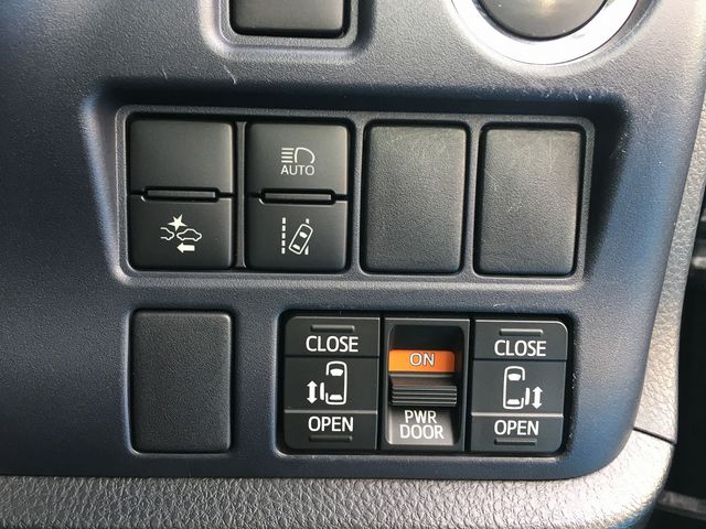 Toyota VOXY 2016-08 6828-20