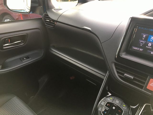 Toyota VOXY 2016-08 6828-25