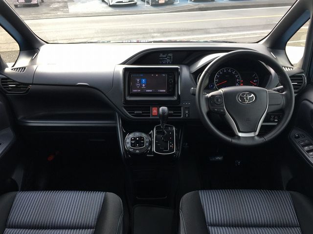 Toyota VOXY 2016-08 6828-7
