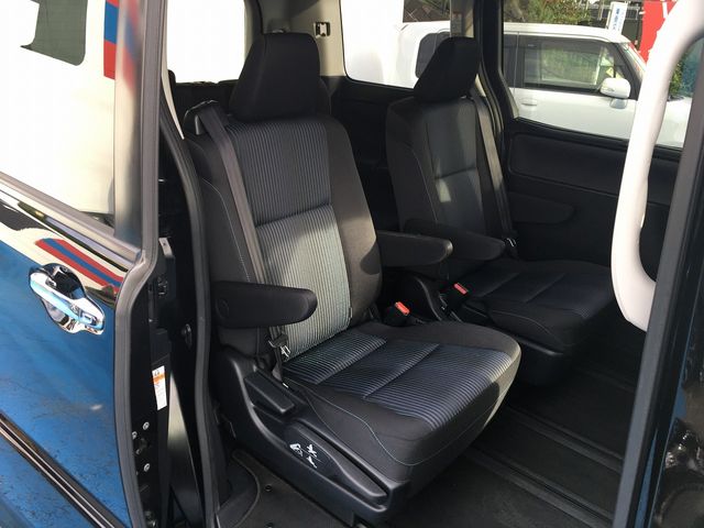 Toyota VOXY 2016-08 6828-15