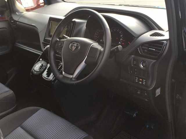 Toyota VOXY 2016-08 6828-11