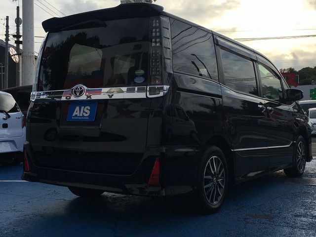 Toyota VOXY 2016-08 6828-3