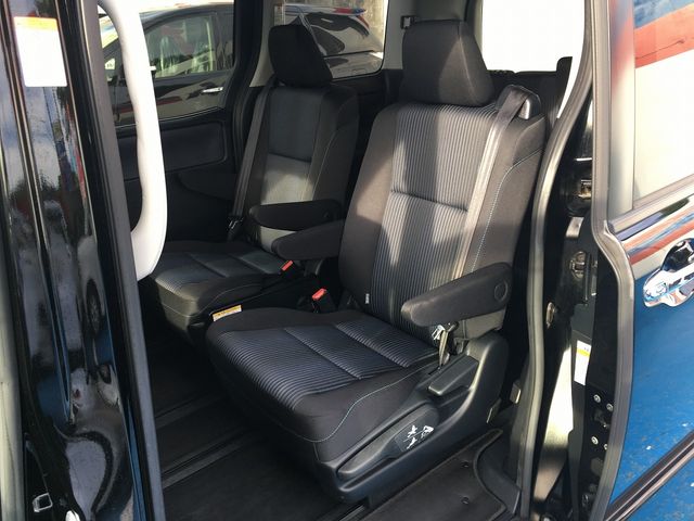 Toyota VOXY 2016-08 6828-16