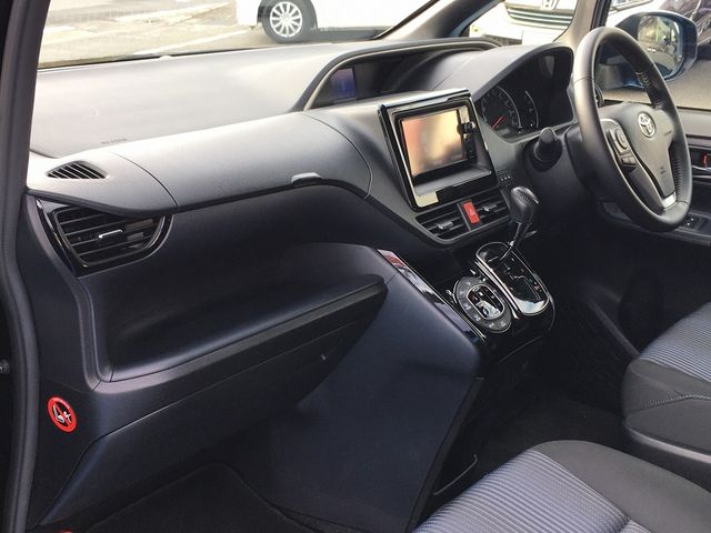 Toyota VOXY 2016-08 6828-12