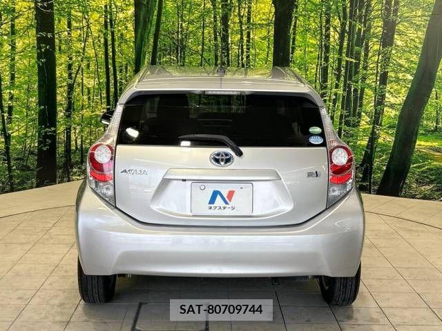 Toyota AQUA 2013-05 356199-15