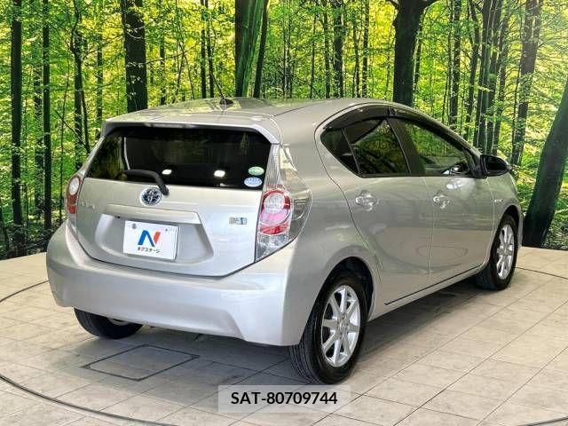 Toyota AQUA 2013-05 356199-17