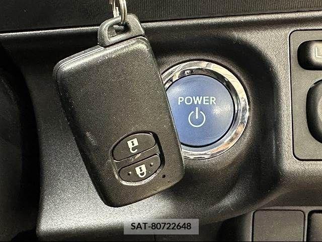 Toyota AQUA 2013-12 213061-8