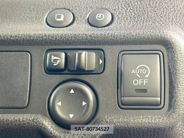 Nissan NOTE 2013-11 341888-5