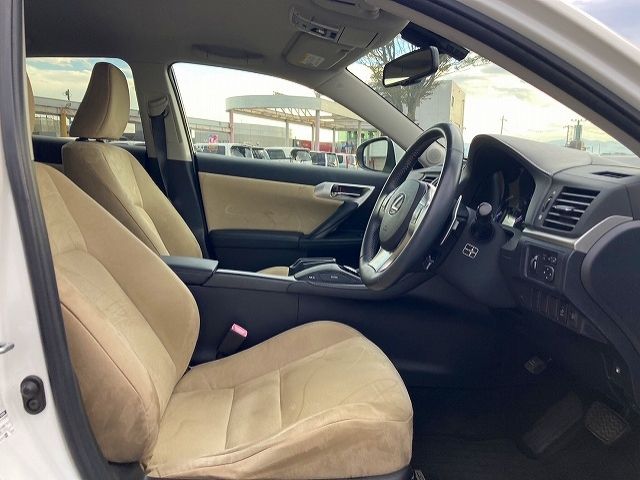 Lexus CT 2011-03 15411-12