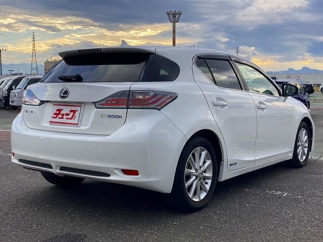 Lexus CT 2011-03 15411-2