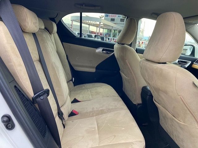 Lexus CT 2011-03 15411-18