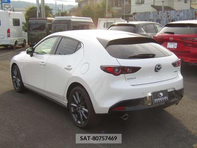 Mazda MAZDA3 2023-08 301074-6