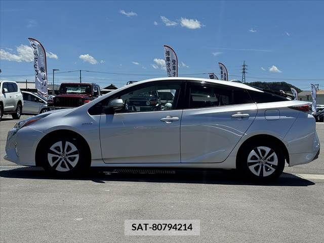 Toyota PRIUS 2016-03 329845-11