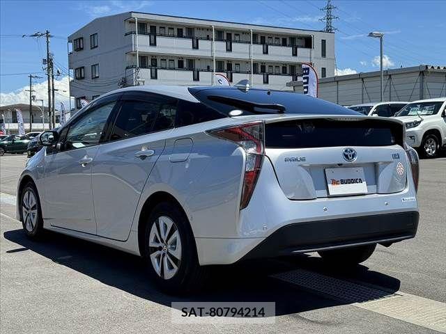 Toyota PRIUS 2016-03 329845-14