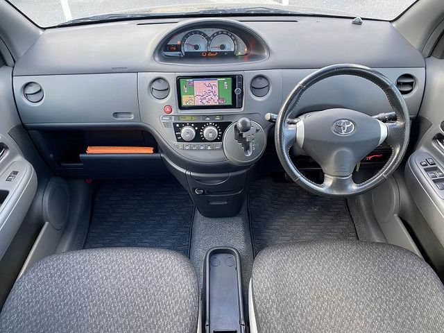 Toyota SIENTA 2012-05 192703-9