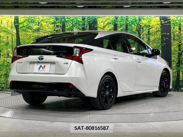 Toyota PRIUS 2021-08 322479-13