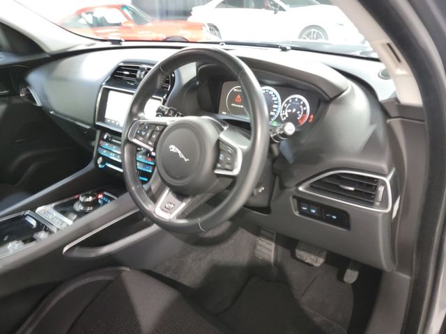 Jaguar F-PACE 2018-04 1797-17