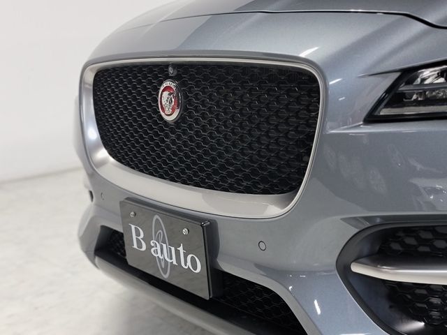 Jaguar F-PACE 2018-04 1797-10