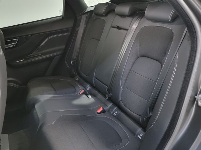 Jaguar F-PACE 2018-04 1797-26