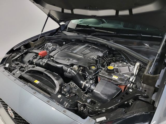 Jaguar F-PACE 2018-04 1797-2