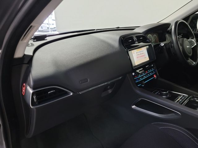 Jaguar F-PACE 2018-04 1797-24