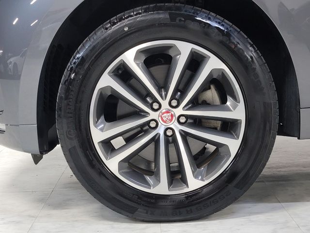 Jaguar F-PACE 2018-04 1797-14