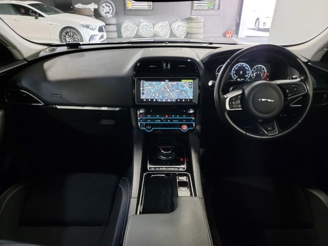 Jaguar F-PACE 2018-04 1797-1