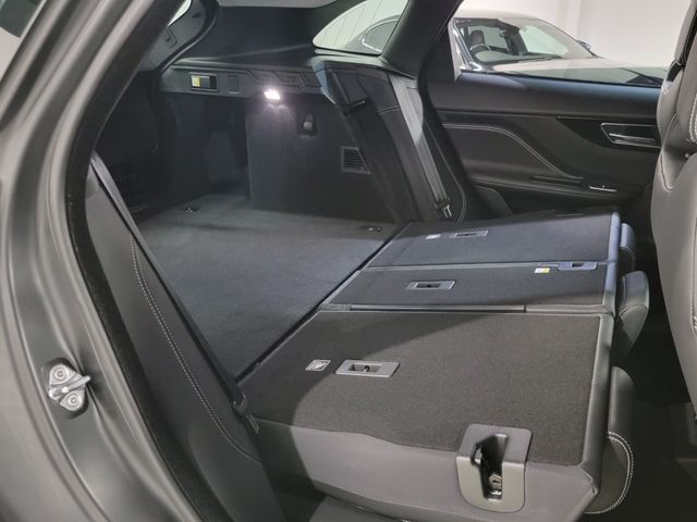Jaguar F-PACE 2018-04 1797-28