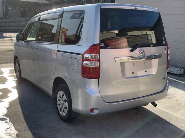 Toyota NOAH 2012-06 193535-7