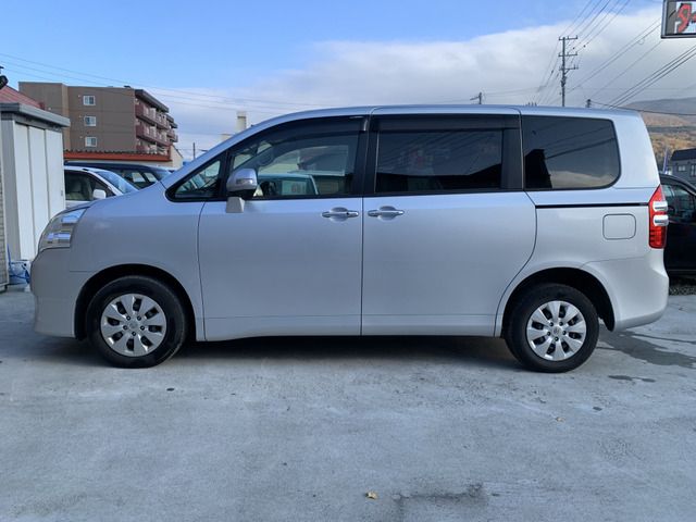 Toyota NOAH 2012-06 193535-4
