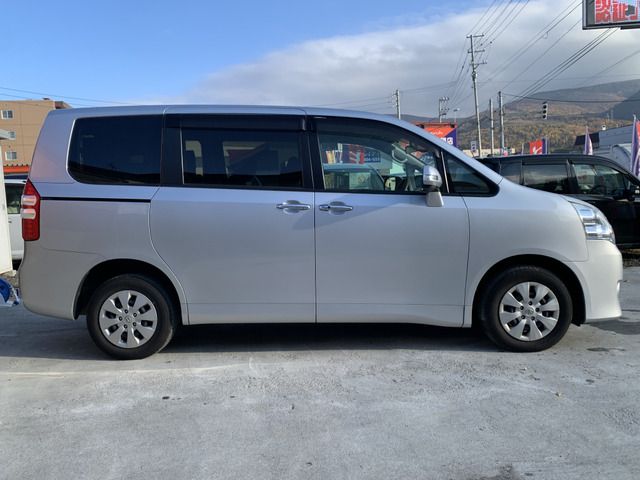 Toyota NOAH 2012-06 193535-3