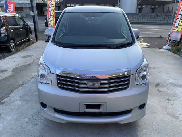 Toyota NOAH 2012-06 193535-1