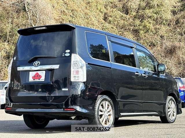 Toyota VOXY 2012-02 204989-2
