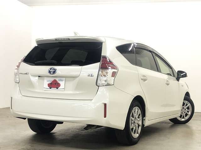 Toyota PRIUS ALPHA 2016-10 15477-2