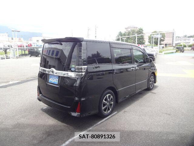Toyota VOXY 2019-06 321638-1