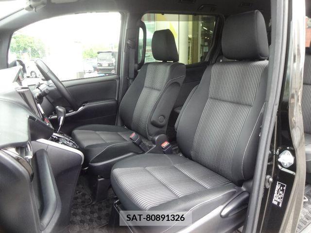 Toyota VOXY 2019-06 321638-8