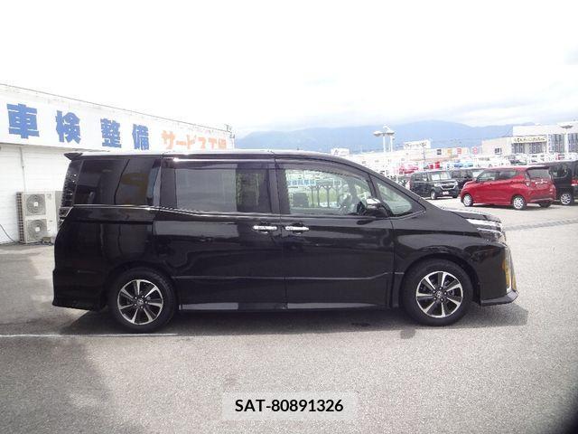 Toyota VOXY 2019-06 321638-4