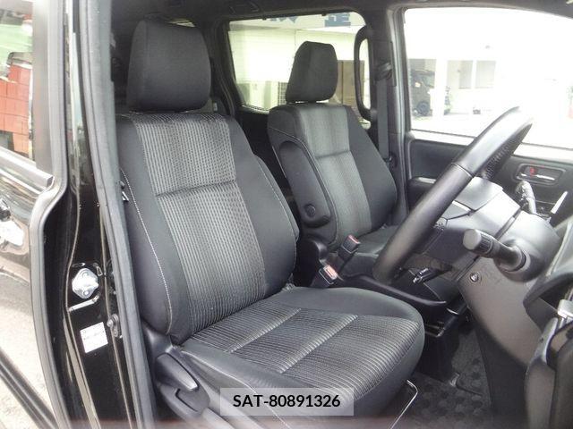 Toyota VOXY 2019-06 321638-7