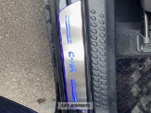 Toyota C-HR 2018-05 295486-24