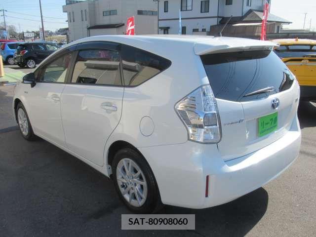 Toyota PRIUS ALPHA 2012-04 208991-4