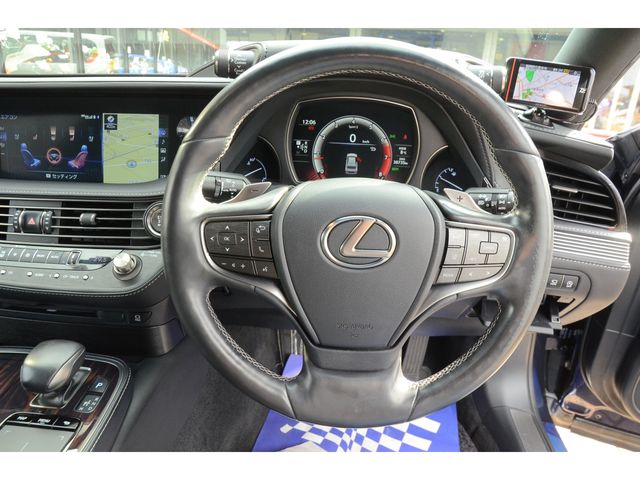 Lexus LS 2018-09 523-7
